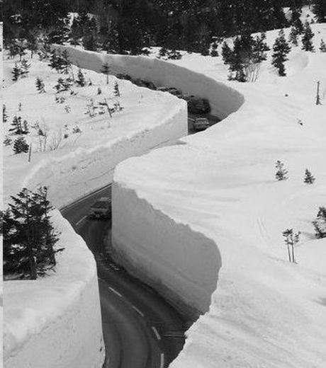 The Japanese road is indeed surrounded by walls of snow. Here is the Tateyama Kurobe Alpine Route