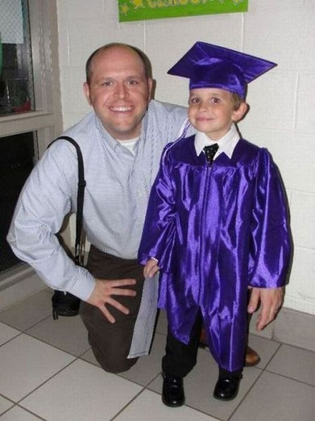 This boy does not has big hands