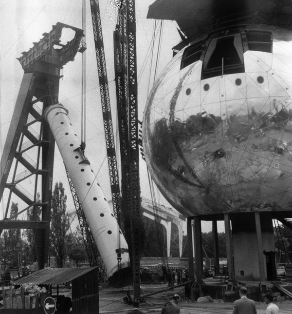 Construction Of Atomium Brussels (1958)
