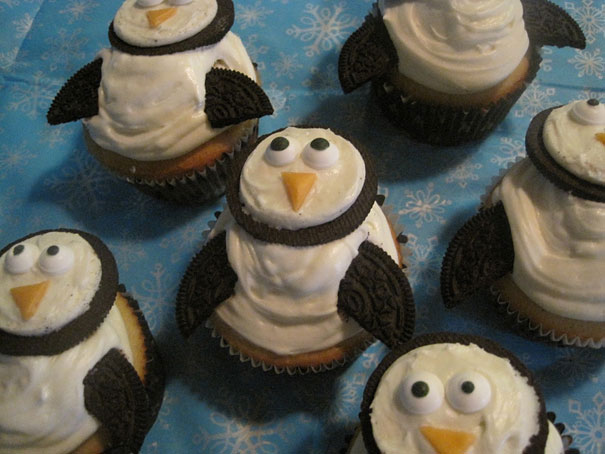 Funny penguins cupcake design