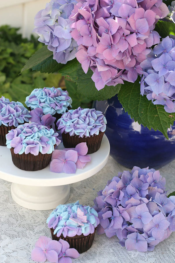 Cupcake in hydrangea cupcake design