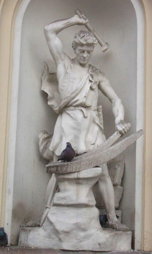 statues holding hammer