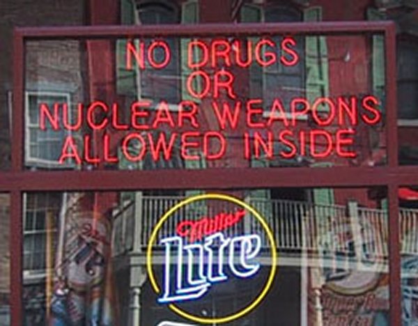 Forbidden to bring nuclear weapons in coffee shops
