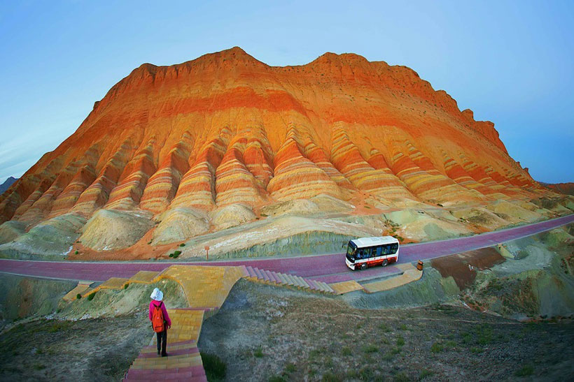 Discover The Most Spectacular Colored Mountains In The World (Photo