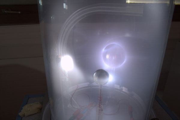 French Scientists Recreate Aurora Borealis In Glass Case
