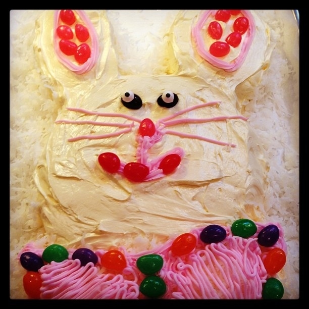 A Rabbit face designed cake