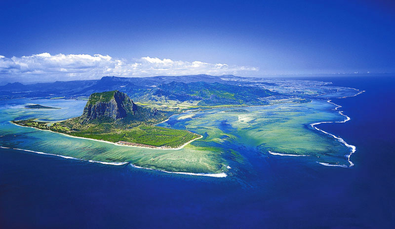 Mauritius: The Dazzling Illusion Of A Fascinating Waterfall That Flows Under The Ocean