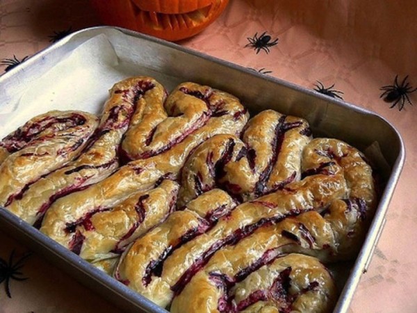 These colorful little cakes in the shape of intestines