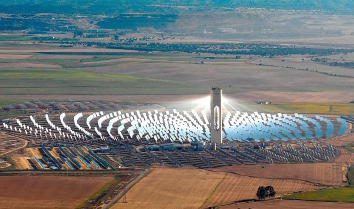 Solana (Arizona) Gigantic Solar Power Plant That Produces Electricity Even During The Night