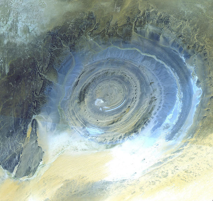 "Eye of Africa" ​​located in the middle of the Sahara Desert in Mauritania 