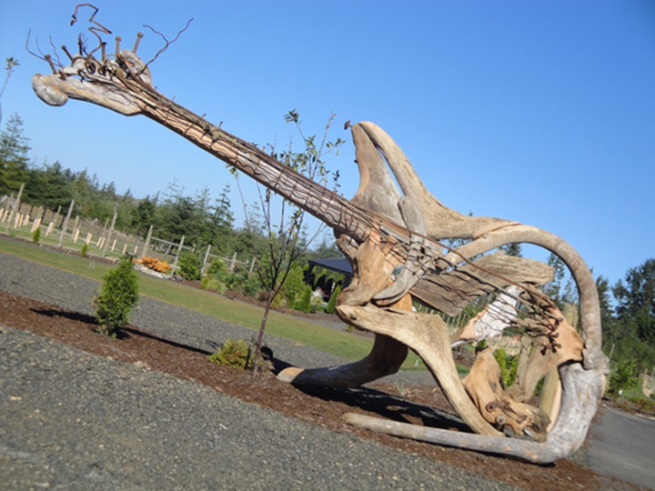 A guitar-Jeffro makes impressive sculptures made only with wood-12