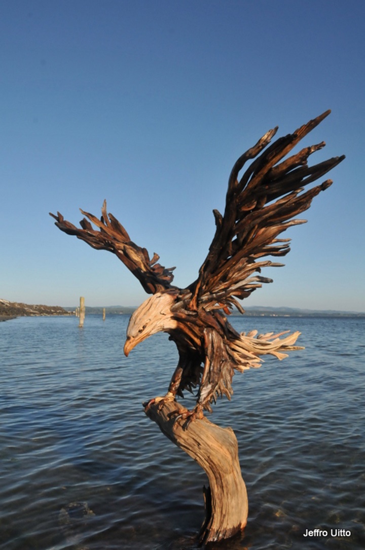 An eagle-Jeffro makes impressive sculptures made only with wood-26