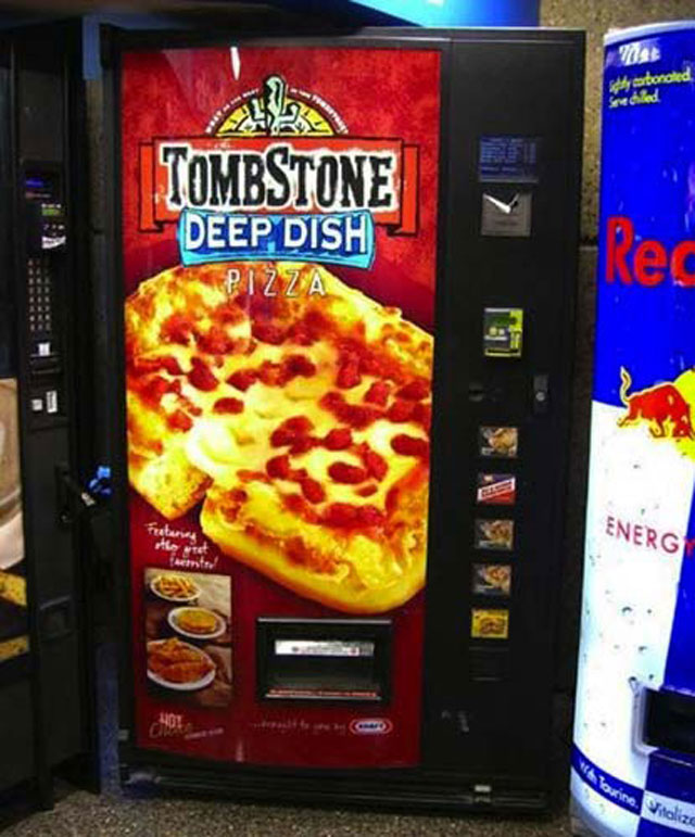 Strange Vending Machines -8-Pizza Distributor 
