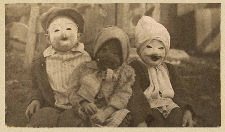 The Very First Scary Halloween Photographs From History 