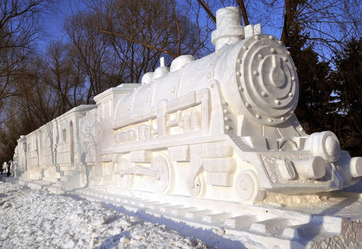 Awesome Ice Sculptures That Will Make Traditional Snowman Jealous-2