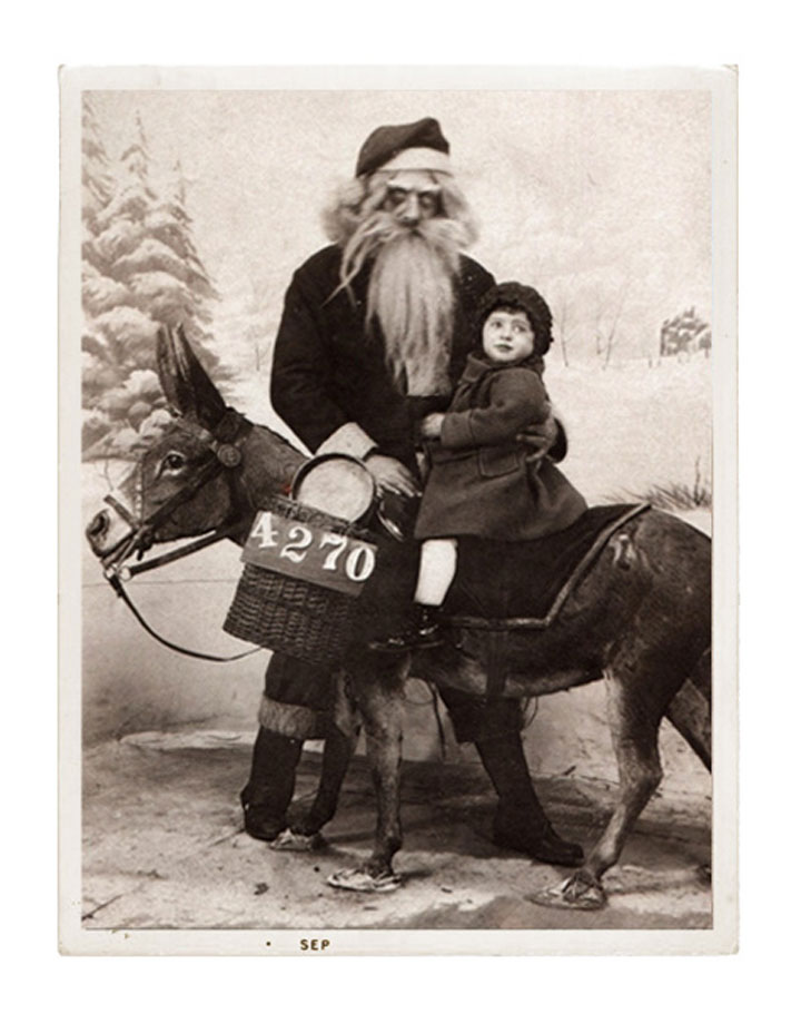 Discover The 23 Most Creepy Santa Photos From The Past-11