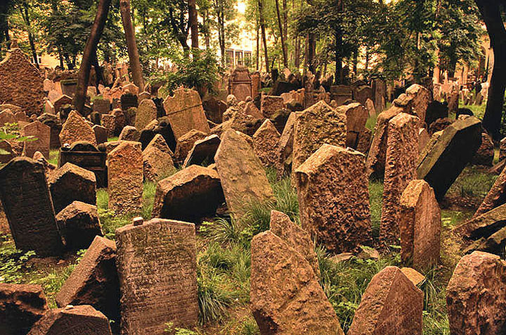 11 juxtaposed cemeteries of Prague-The 10 Most Scary Places On The Earth-22