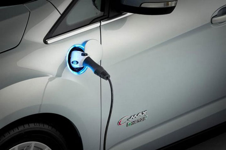 C-Max Energi Solar: Ford's New Electric Hybrid Concept Car Recharged By Solar Panels-4
