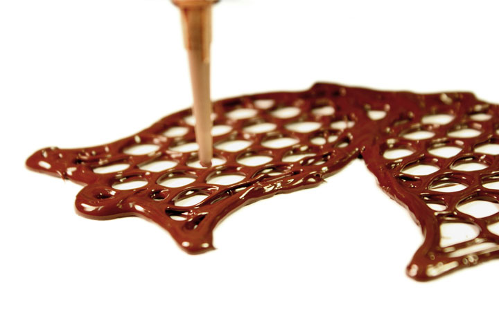You Can Finally Eat Chocolate Sculpture Of Your Face Using 3D Printing Technology (Video)-1