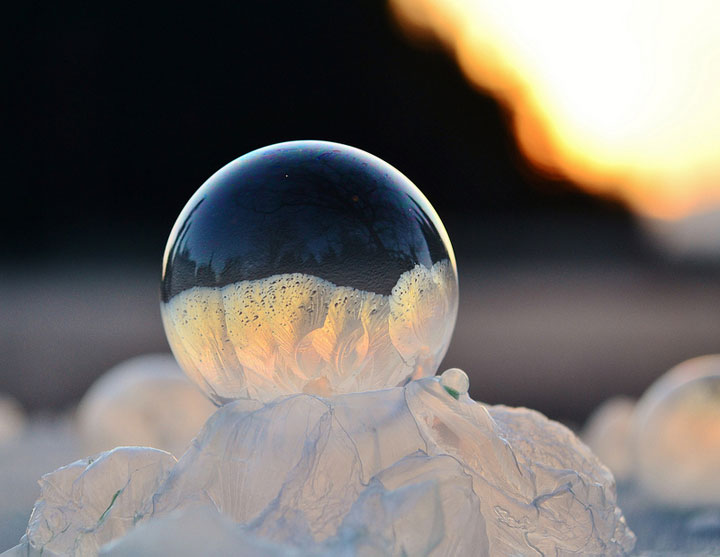 Soap Bubbles Crystallize Into Wonderful Shapes In The Cold Winter-12