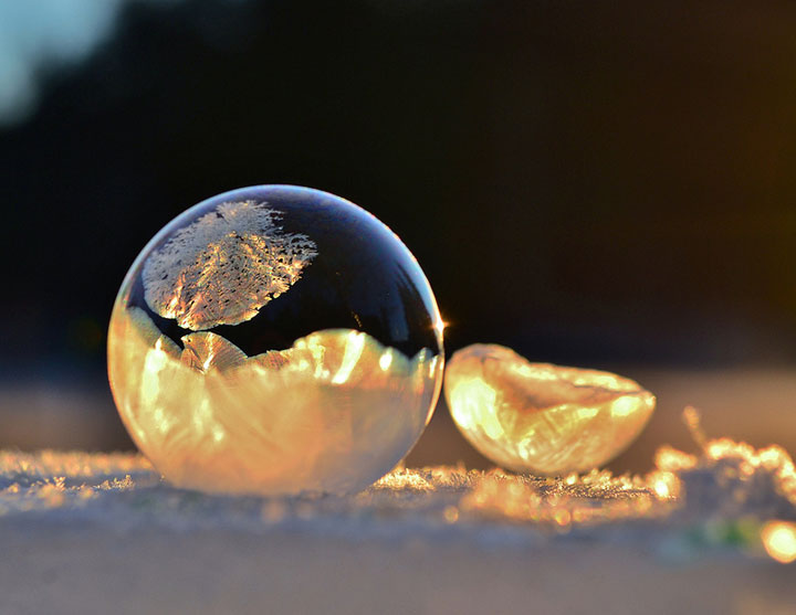 Soap Bubbles Crystallize Into Wonderful Shapes In The Cold Winter-8