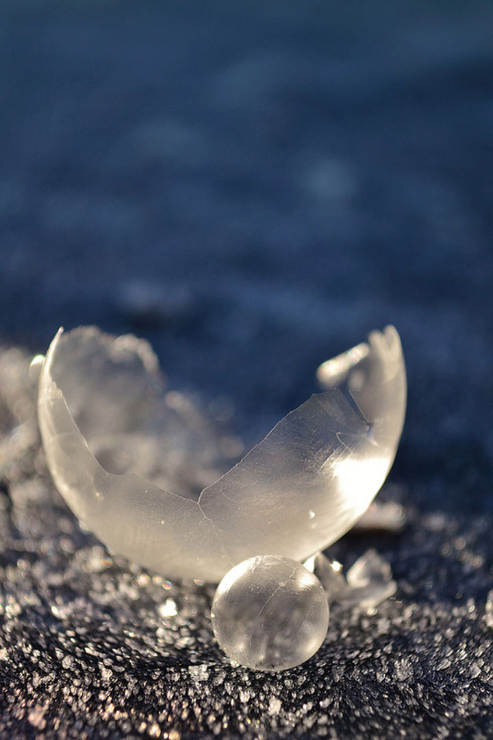 Soap Bubbles Crystallize Into Wonderful Shapes In The Cold Winter-9