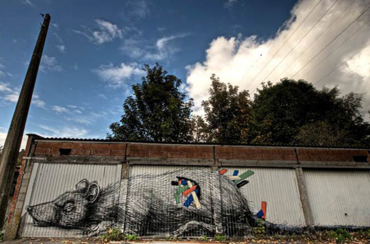 An Abandoned Flemish City Becomes A Giant Canvas Dedicated To Street Art (Photo Gallery)-17