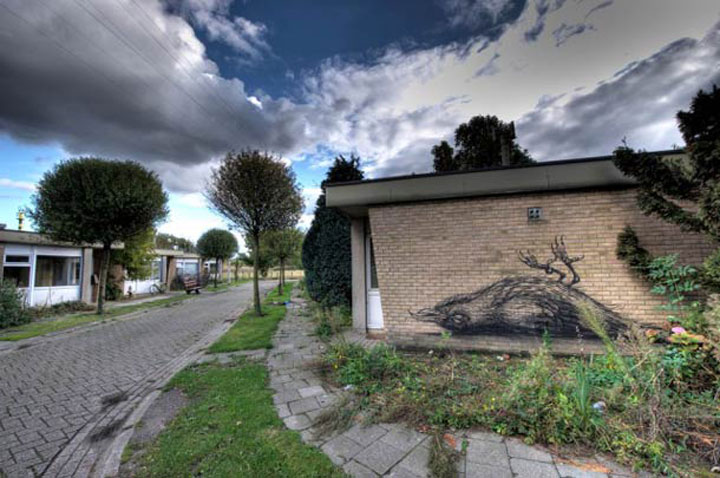 An Abandoned Flemish City Becomes A Giant Canvas Dedicated To Street Art (Photo Gallery)-18