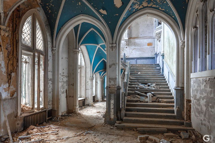 Guillaume Ducreux-Discover The Magnificent Beauty Of An Abandoned Palace-4