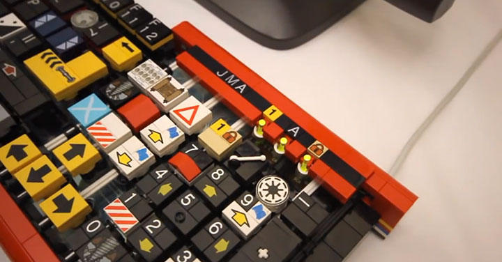 A Passionate Builds A Fully Functional Computer Keyboard With LEGO-5