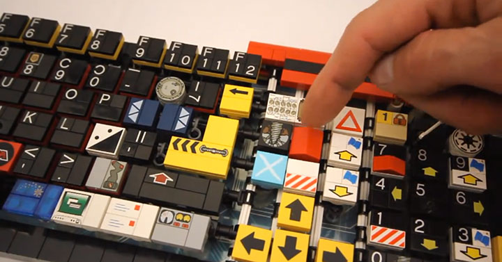 A Passionate Builds A Fully Functional Computer Keyboard With LEGO-6
