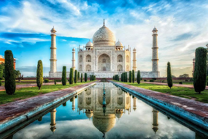  The Taj Mahal-The real surroundings Of Famous Tourist Destination Monumentsstcard-2