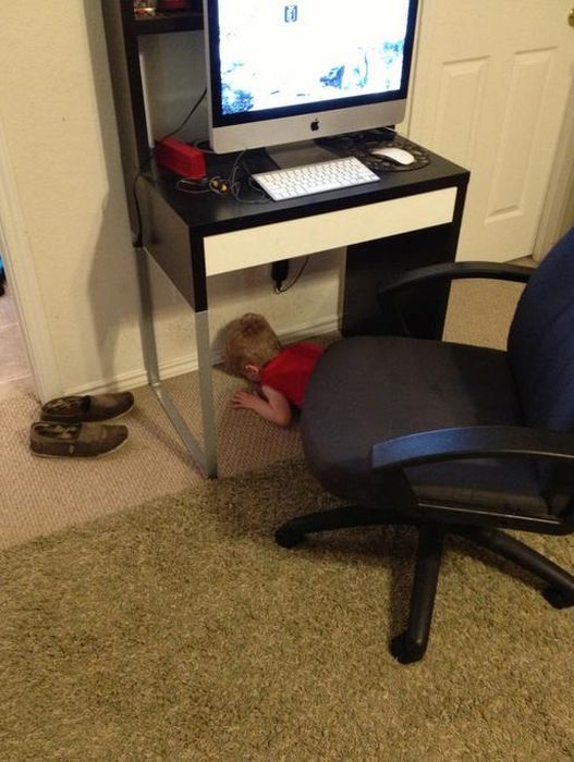 Top 20 Children Playing Hide and Seek Really Badly -6