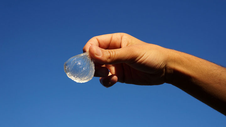 Forget plastic bottles, You Can Now Drink Water In A Blob-1