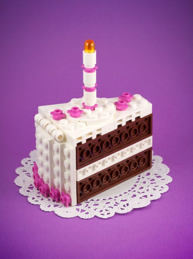 A LEGO Passionate Reproduces Amazing Models Of Everyday Objects-6