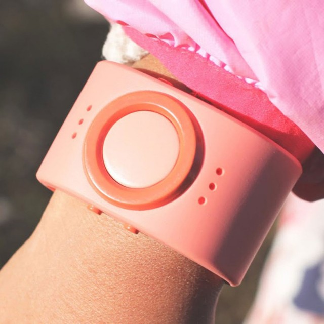 Tinitell: This Connected Bracelet Lets You Always Stay In Touch with your child -