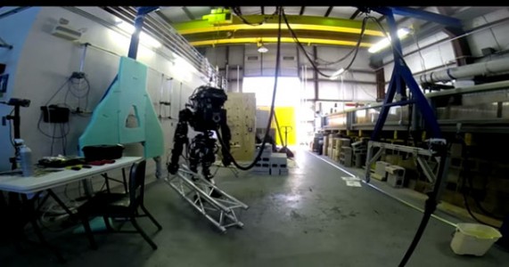 ATLAS: The MIT's Humanoid Robot Can Carry A Heavy Beam-
