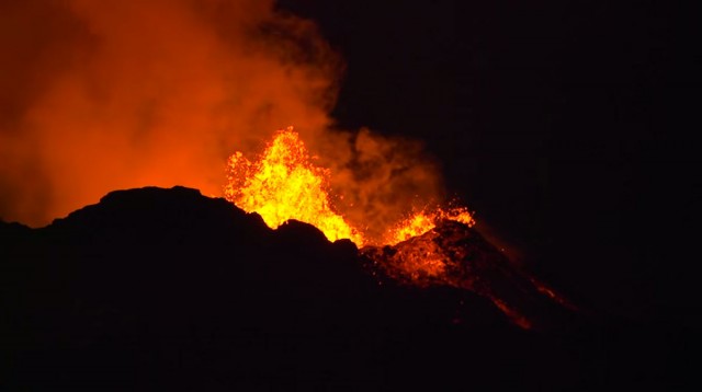 A Drone Captures Dangerously Close Video Of Volcanic Eruptions-2