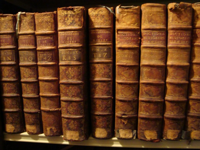 Discover The Secret Of The Mysterious Smells Of Old Books-