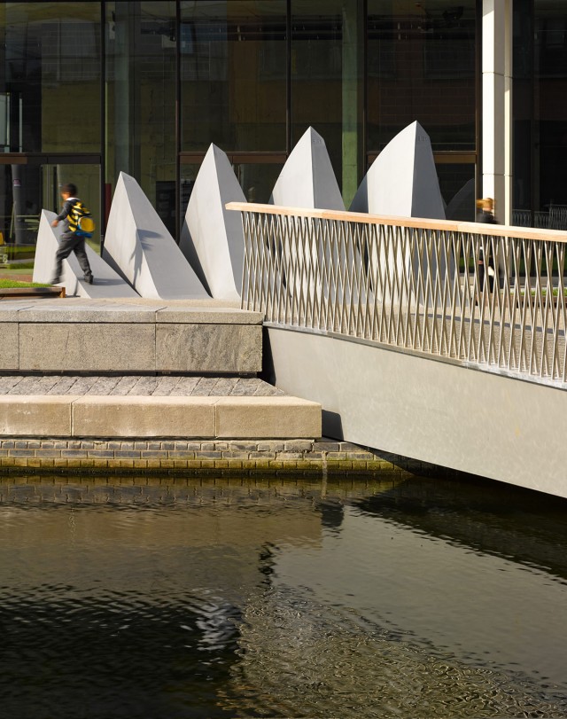 Paddignton Bridge: This Unusual London Bridge Opens Like A Fan-1