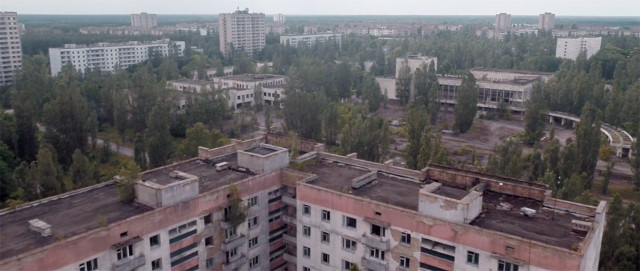 Scary Drone Video Captures Ruins of Ghost Town Of Chernobyl-7