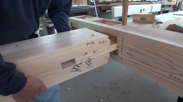 Expert Japanese Carpenters Make Wooden buildings without Using Nails!-1