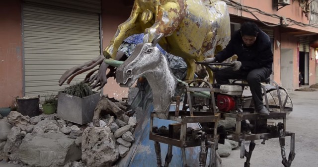 A Chinese Man Makes A Mechanical Horse To Walk In The Street-3