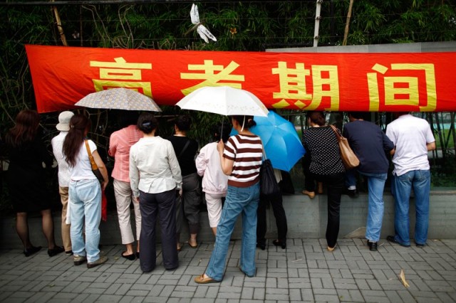 20 Mind Blowing Photos From Dreaded Chinese University Entrance Exam-17