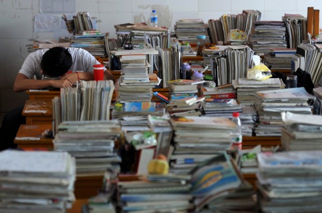 20 Mind Blowing Photos From Dreaded Chinese University Entrance Exam-7