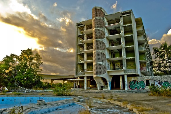 12 Most Creepy Abandoned Hotels For Lovers Of Abandoned Places-30
