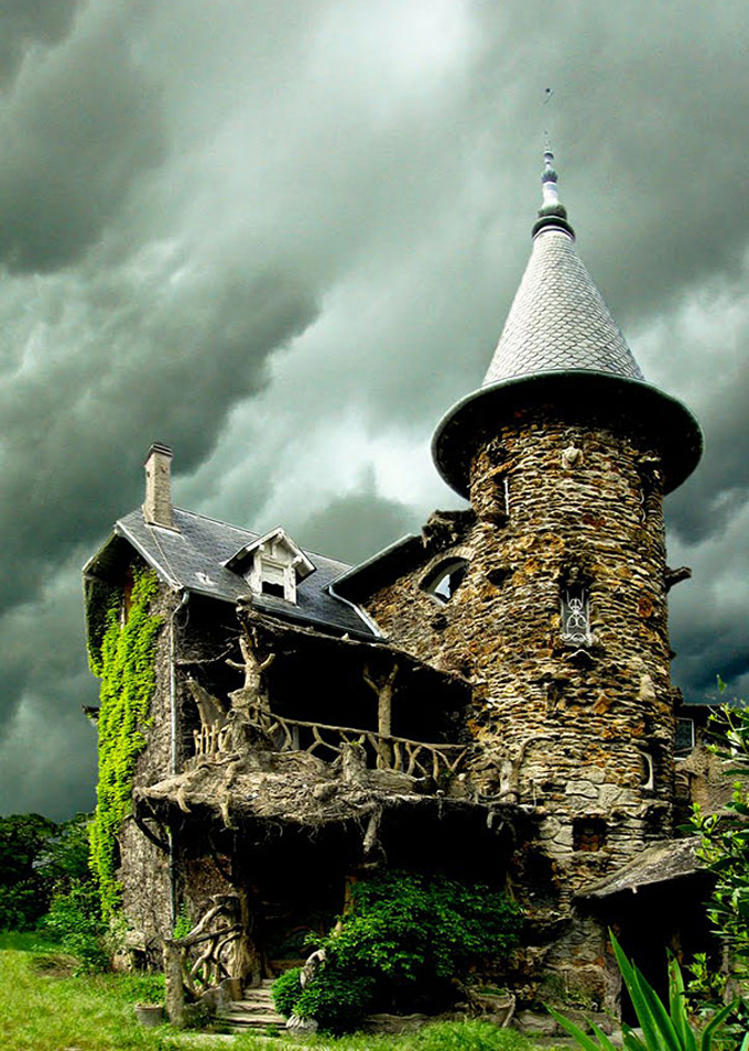 16 Mystical But Real Houses Where You'd Love To Live-22