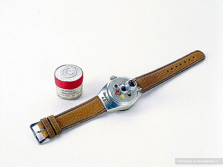Camera Watch-39 Amazing Spy Gadgets From The Cold War Era-28