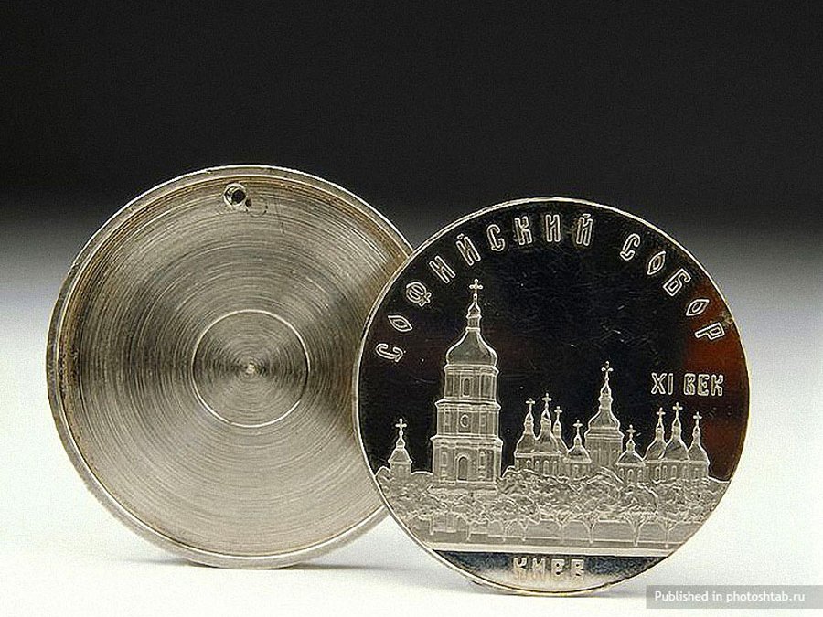 A hollow soviet coin-39 Amazing Spy Gadgets From The Cold War Era-34