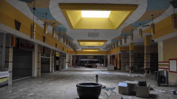 Top 9 Most Surreal Abandoned American Shopping Centers-1
